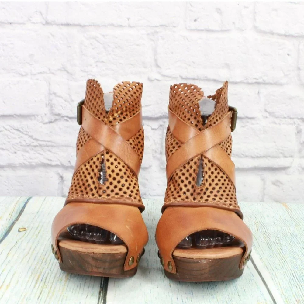 *Unbranded Brown Leather Slip On Perforated Casual Heeled Sandals Size - Picture 4 of 9